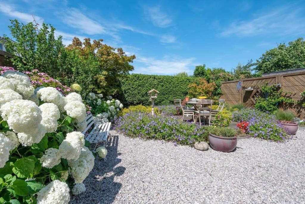 Charming House With Garden Villa De Haan Bagian luar foto