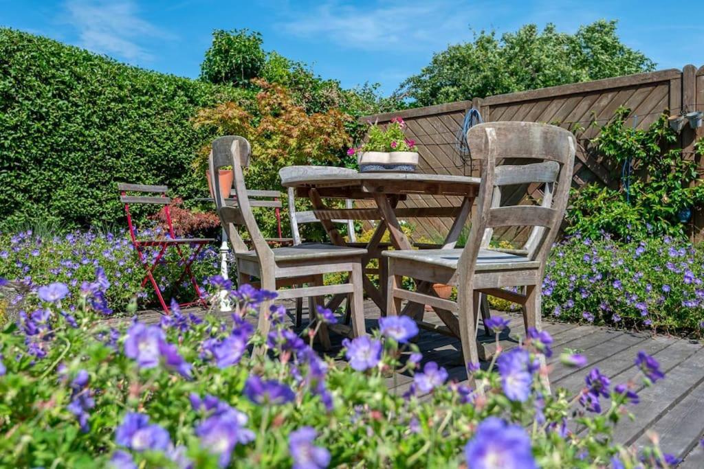 Charming House With Garden Villa De Haan Bagian luar foto